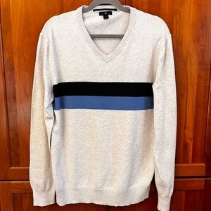 GAP Men’s lightweight cotton V neck sweater. Oatmeal/linen color. Size Large